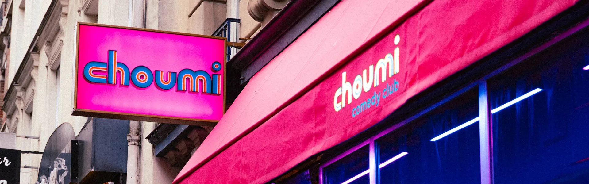 Façade du Choumi Comedy Club, rue des Martyrs